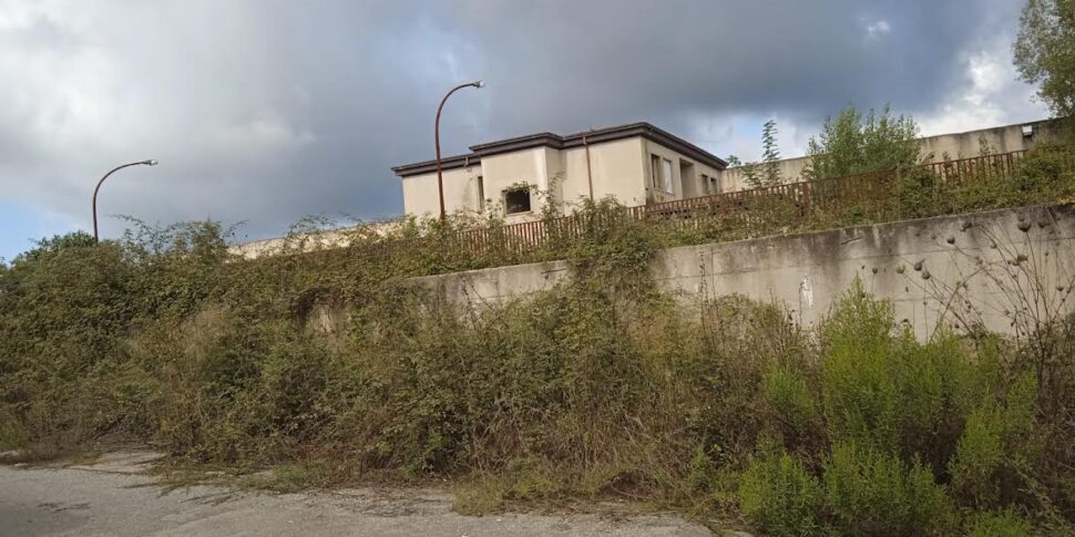L’eterna agonia del carcere di Zimbarda: un monumento all’incompetenza e ai sogni infranti L’eterna agonia del carcere di Zimbarda: un monumento all’incompetenza e ai sogni infranti