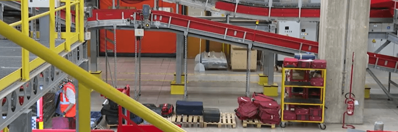 Leonardo trasforma Genova in una base militare mascherata da semplice snodo logistico, ma davvero ci cascate? Leonardo trasforma Genova in una base militare mascherata da semplice snodo logistico, ma davvero ci cascate?